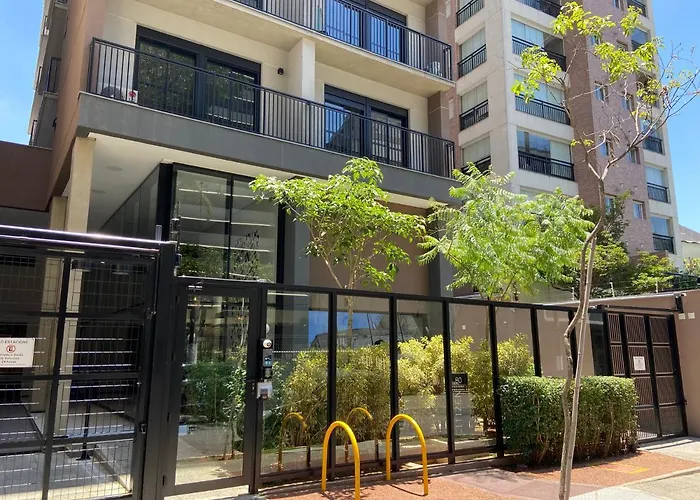 85 New Studio W Balcony, Fast Wifi And Movie Screen!